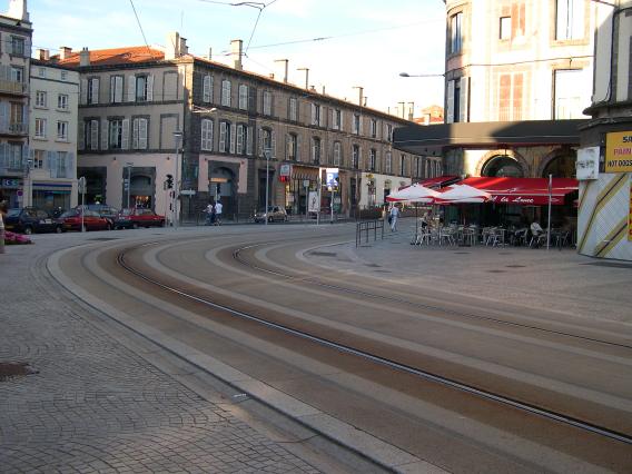  Rails de guidage du tramway sur pneus